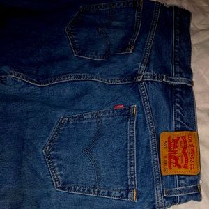 Great buy! Like new straight fit Levi
